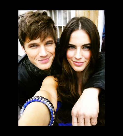 90210, adrianna and jessica lowndes