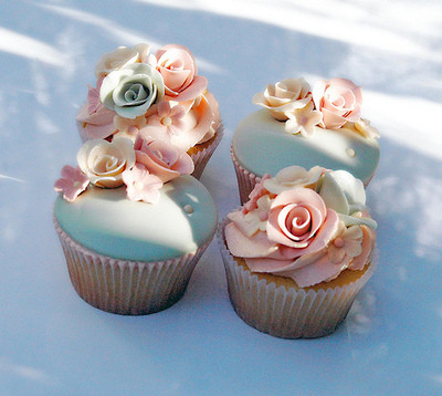 cakes, cupcakes and flowers