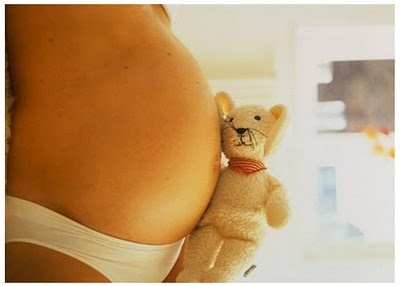baby,  fartign on a teddy and  gravidez