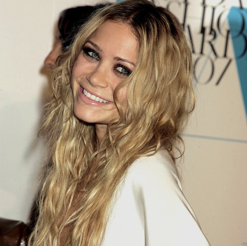 mary kate olsen hairstyle. blond, famous, hair, mary-kate