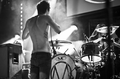 body, concert and drummer