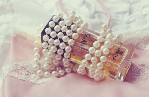 chanel numero 5, lace, necklace, pearls, renda, vintage