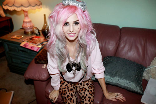 Audrey Kitching Beauty Leopard Model Pink Hair Scene Image