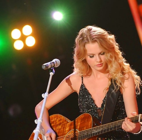 blonde, guitar and show