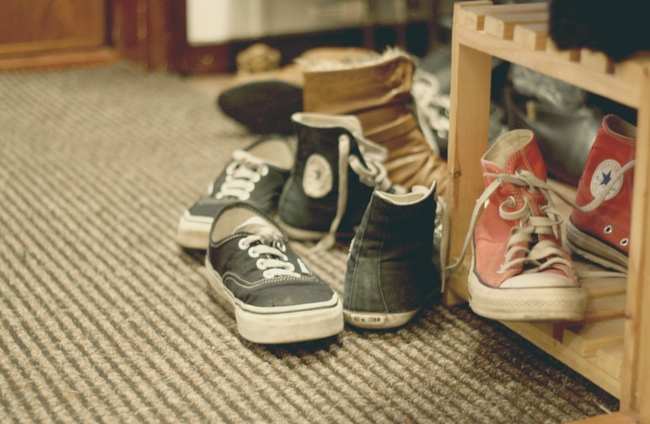 <33, black and converse