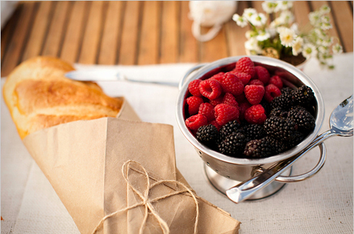 berries, breakfast and croissant