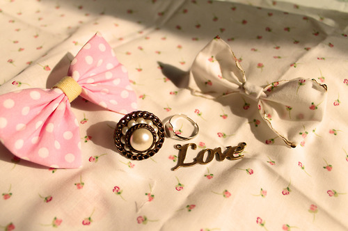 accessories, bows and love