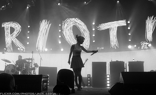 black and white concert hayley williams lykke li paramore riot