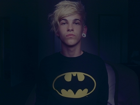 batman, batman shirt, blonde, dee, jam jars, jamie