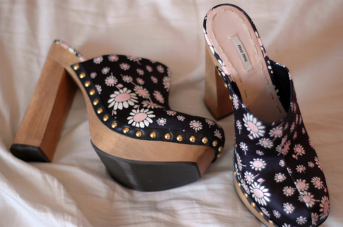clogs flowers