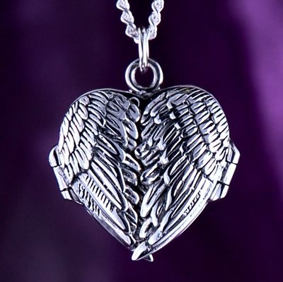 cute heart love pendant wings Added Jun 14 2011 Image size