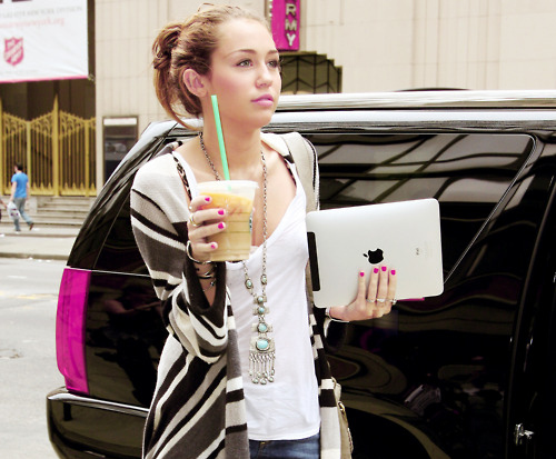 ipad, miley cyrus and recolored