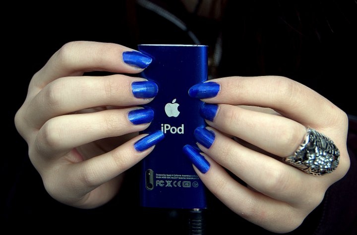 blue, fingers and ipod