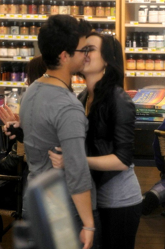 demi lovato force forced jemi joe ass joe jonas