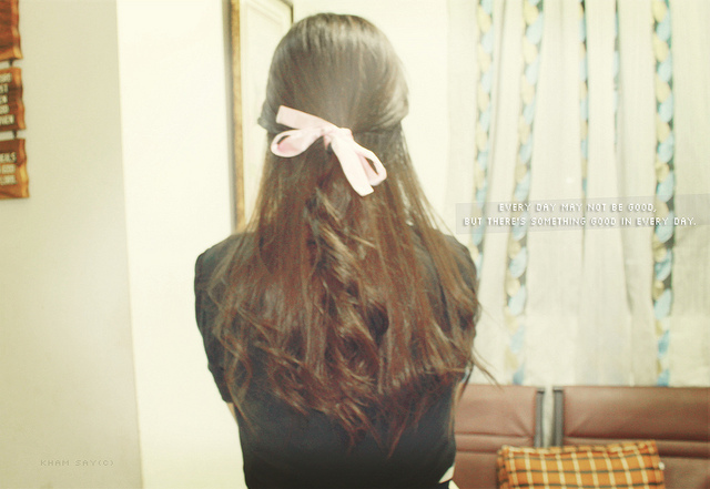 back, bow and brown hair