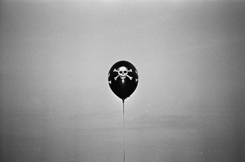 balloon, black and white and death