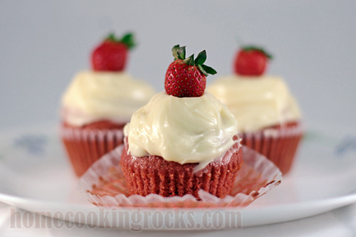 cupcake-cute-dessert-food-frosting-red-v