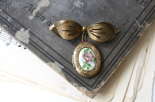 1940s, 40s, brooch, feminine, handmade, jewelry