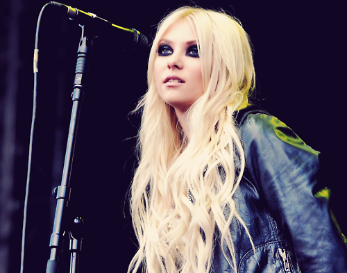 panda, taylor momsen and the pretty reakless