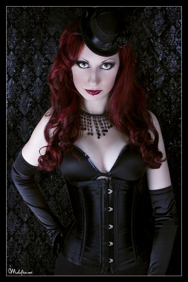 beauty, black gloves and blacl corset
