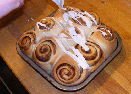 breakfast, cinnamon, cinnamon rolls, food, frosting, jizzed