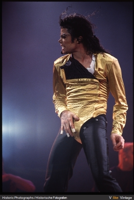 crotch grab,  dangerous tour and  i love you
