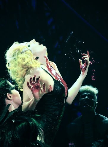 blonde, blood and diva