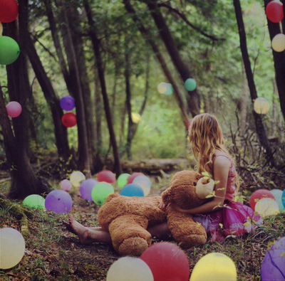 baloon, bear and girl