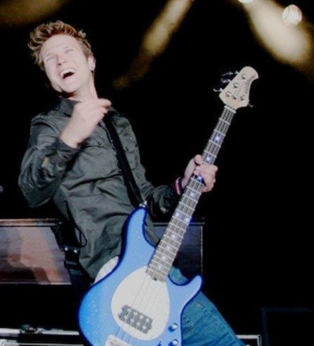 bass, bass player, bassist, blue bass, dougie poynter, mcfly