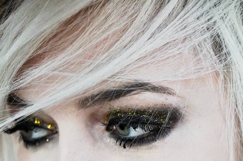 eyeliner, girl and glitter
