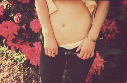belly, fashion and flowers