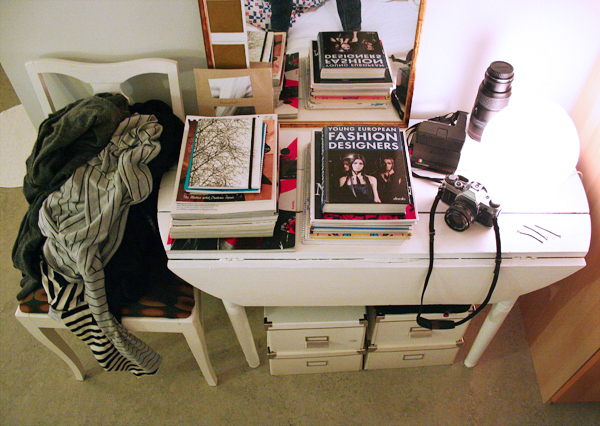 analog, apartment and books