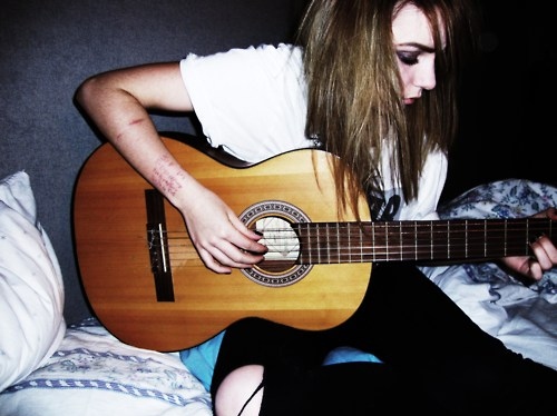 bed, girl and guitar