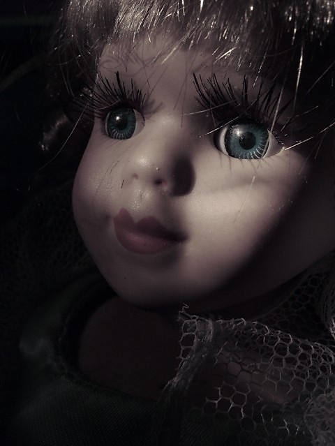 big eyes, doll and eyes