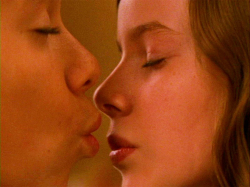 close, jeremy sumpter and kiss