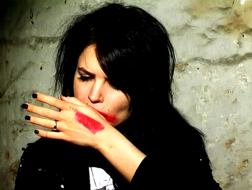alison mosshart, black hair and nails