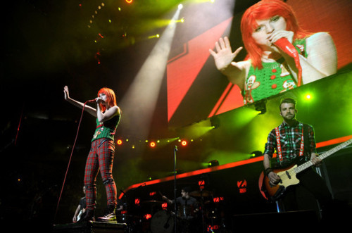 concert, death and hayley williams