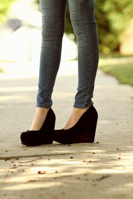 girl, jeans and pumps