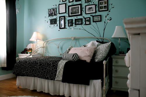 bed, black and blue