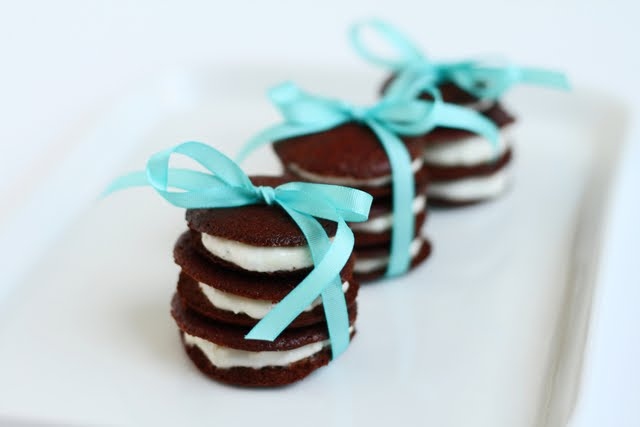 http://favim.com/orig/201107/13/cakes-cookies-food-red-velvet-yummy-Favim.com-104442.jpg