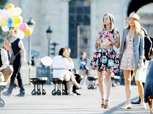 ballons, fashion, friends, girls , gossip, jump