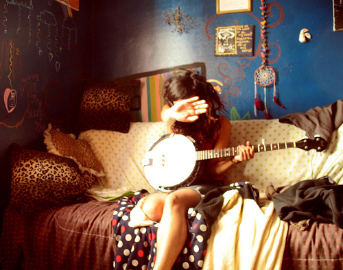 banjo, girl and mula
