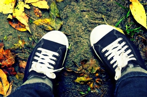 converse, jeans and leaves