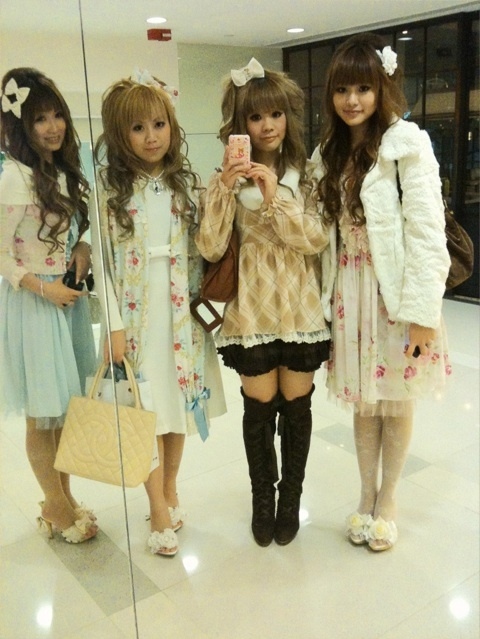 girls in japan, gyaru and hime