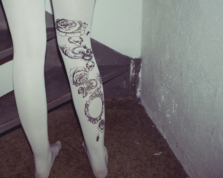 legs, mimicry and roses