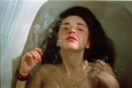 bath dead girl photography suicid water