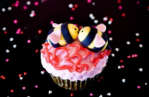 bumble bee, cupcake and cute