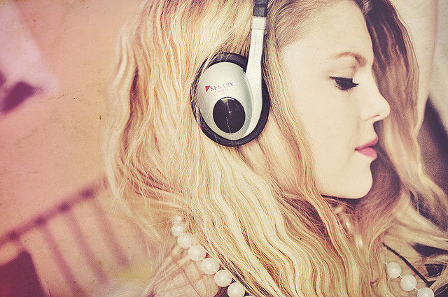 blonde, earphones and fashion