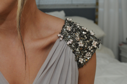 beads,  blonde and  collarbone