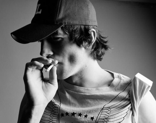 ashton kutcher, guy and smoke